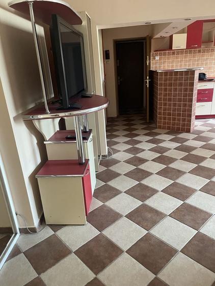 Apartament cu 4 camere decomandat în Exterior Vest