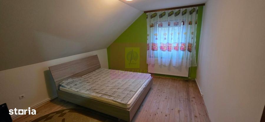 Casă cu 5 camere cu Teren 993 Mp în Adunați