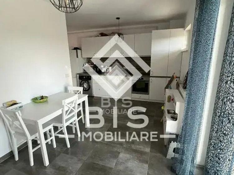 Apartament cu 3 camere decomandat în Sud