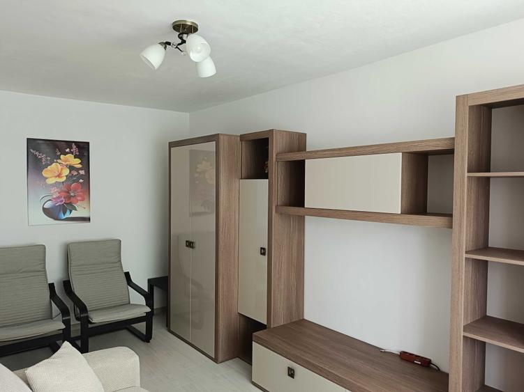 Apartament cu 3 camere decomandat în Lazaret