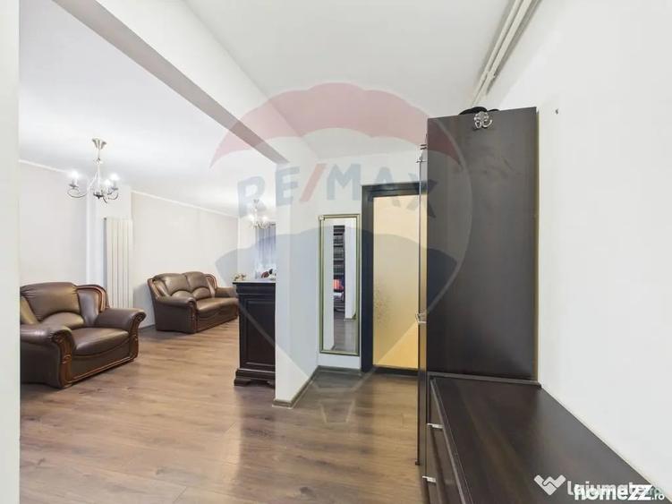 Apartament cu 3 camere decomandat în Central