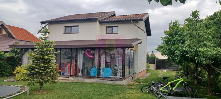 Casă individuală cu 4 camere cu Canalizare în Săbăreni