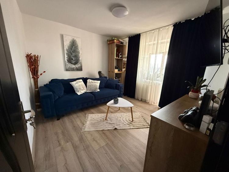 Apartament cu 3 camere decomandat în Cornișa