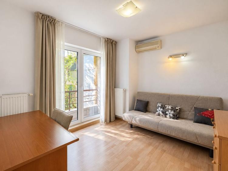 Apartament cu 4 camere decomandat, mobilat în Herăstrău