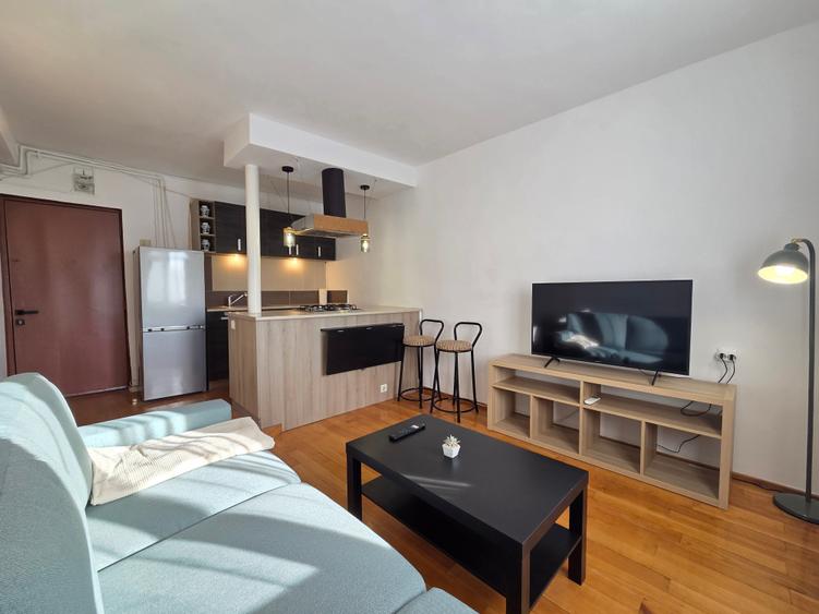 Apartament cu 2 camere decomandat în P-ța Victoriei