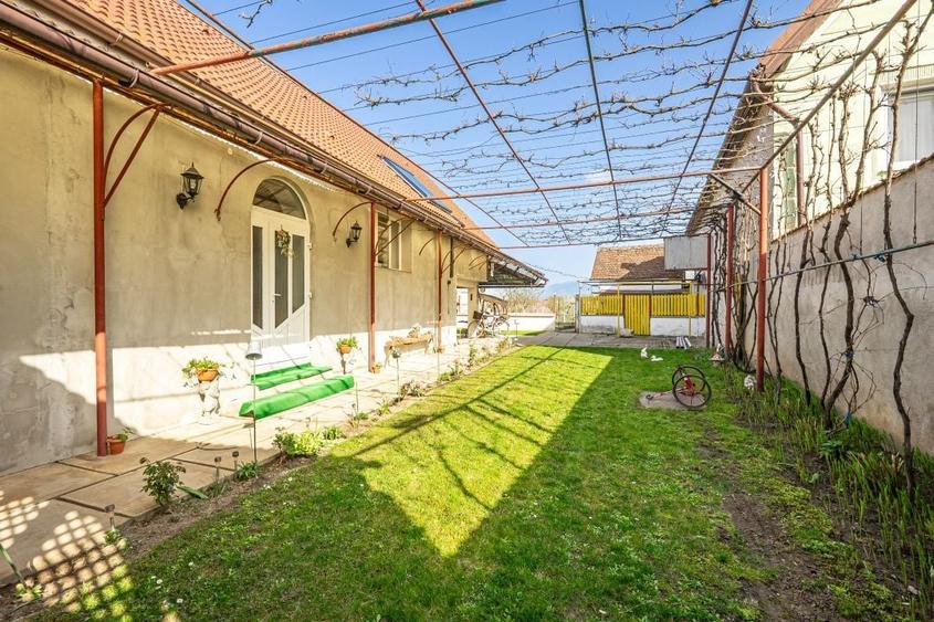 Casă individuală cu 5 camere cu Canalizare în Central