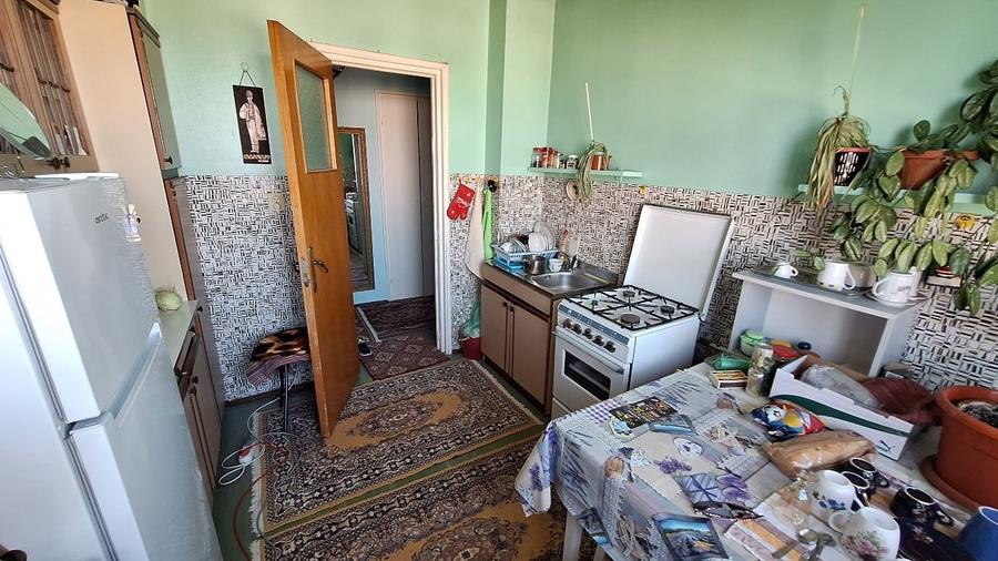 Apartament cu 3 camere semidecomandat în Titan