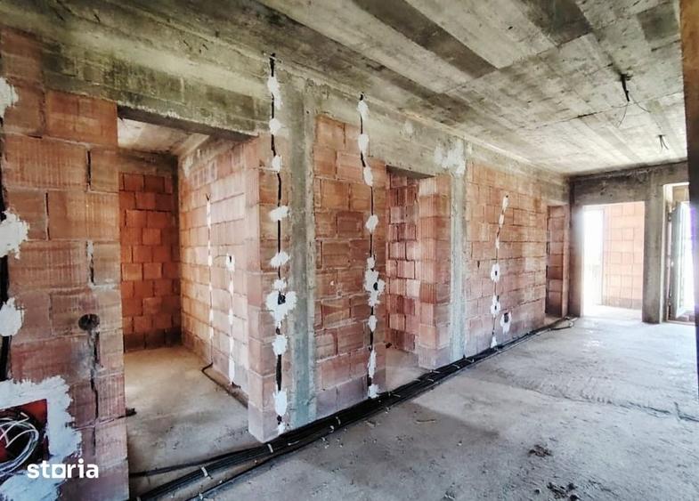 Casă cu 5 camere cu Teren 1843 Mp în Jucu