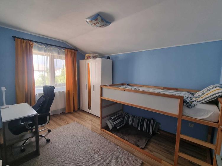 Casă cu 4 camere cu Teren 225 Mp în Domnești