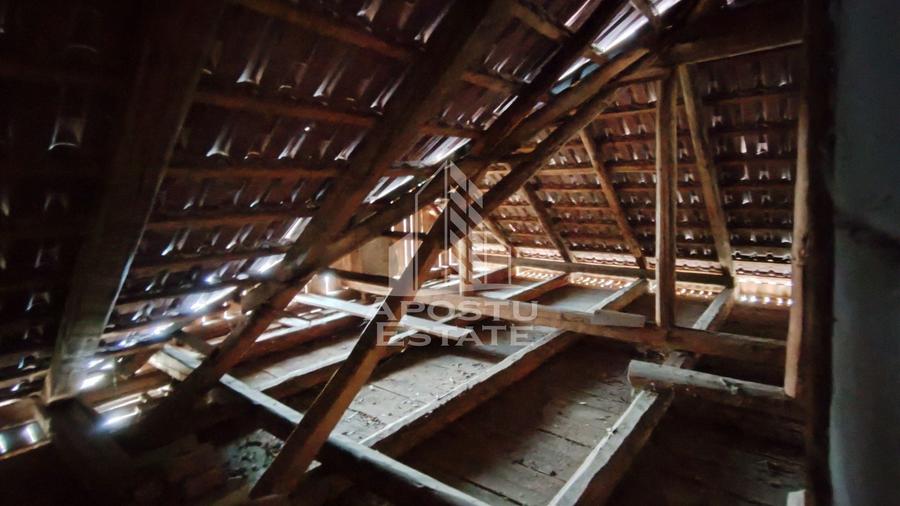 Casă individuală cu 9 camere cu Canalizare în Nord-Est