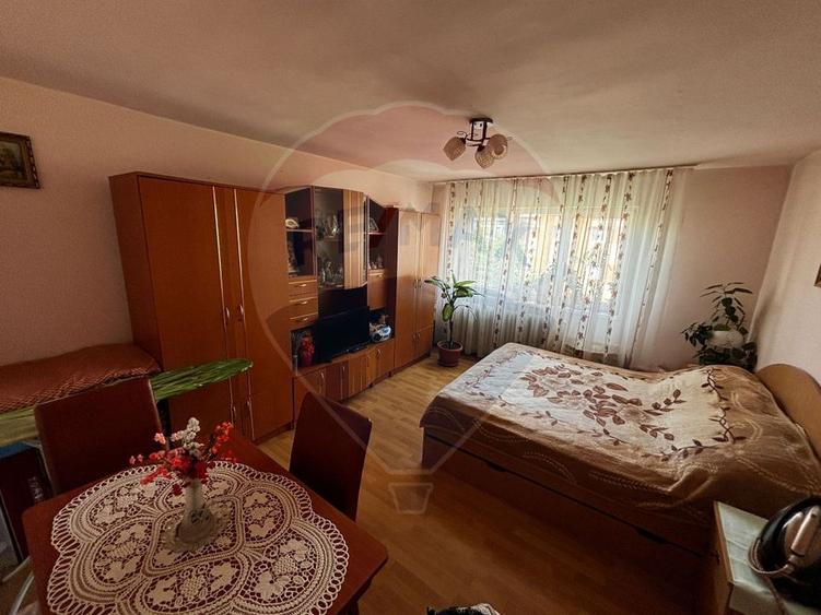 Apartament cu 2 camere decomandat în Cetate