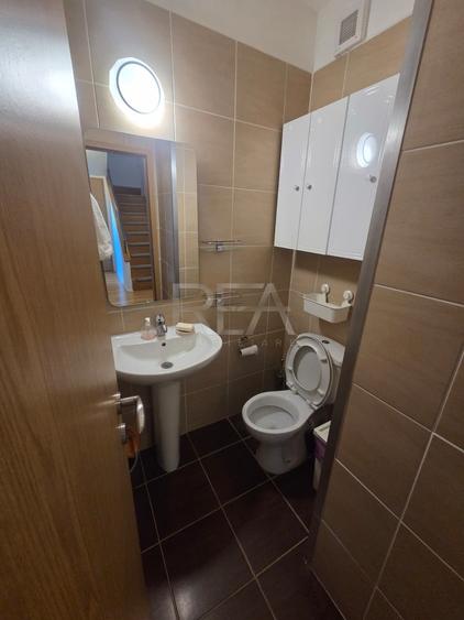 Apartament cu 3 camere decomandat, mobilat în Tei