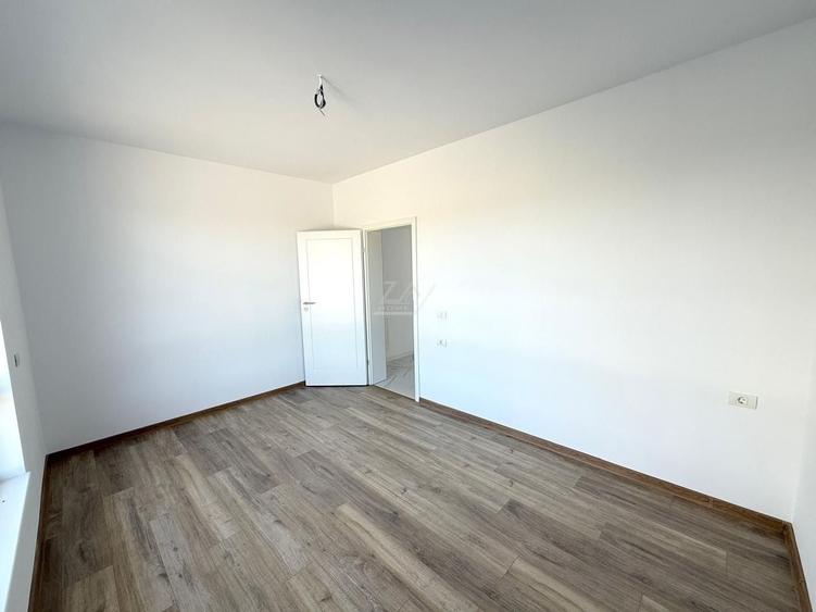 3 camere.  Etaj intermediar. Asfalt. Loc de parcare. - 4