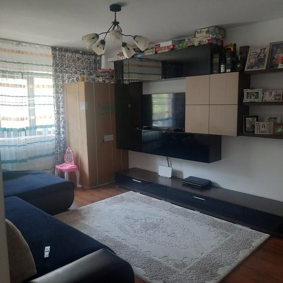 Apartament cu 2 camere decomandat în 1 Mai