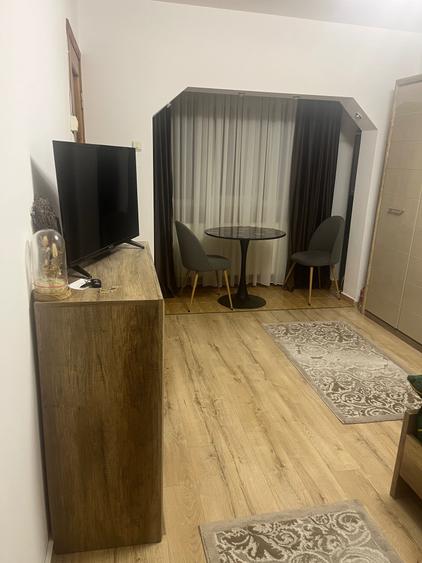 Garsonieră decomandată în Central