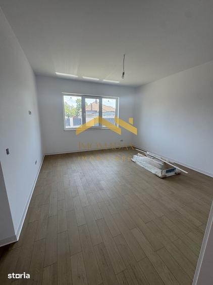 Casă cu 4 camere cu Teren 400 Mp în Sânmihaiu Român