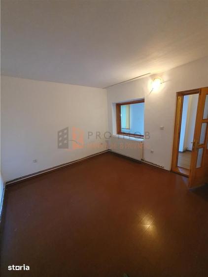 Casă cu 5 camere decomandat cu Teren 400 Mp în Mihai Viteazu