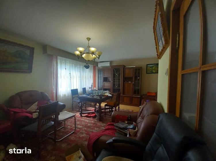 Apartament cu 3 camere decomandat în Republicii