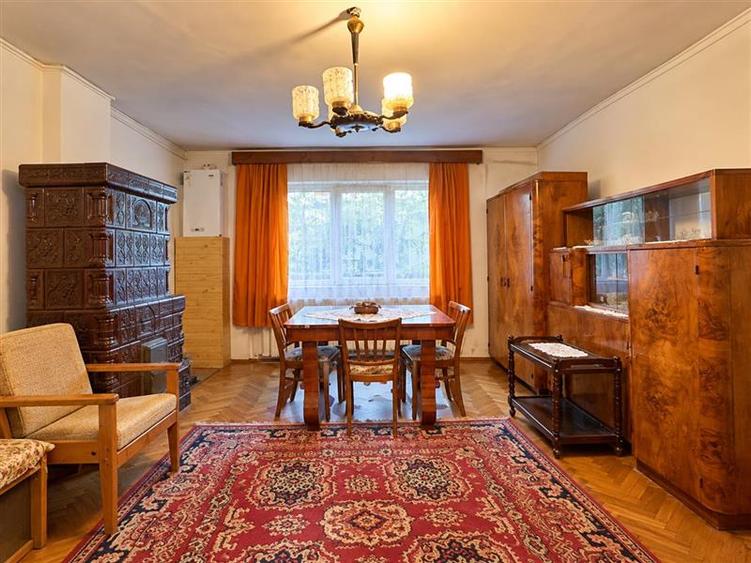 Casă individuală cu 4 camere cu Garaj în Exterior Est