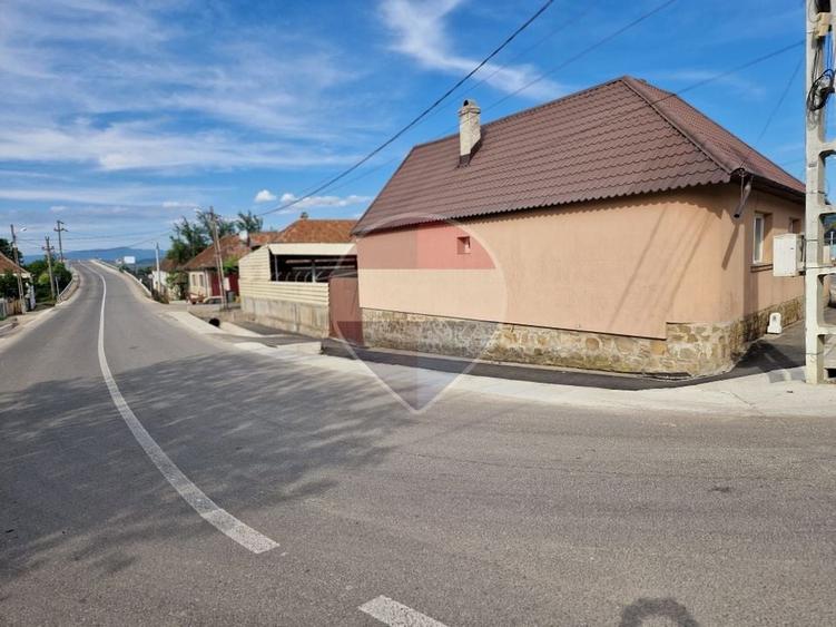 Casă individuală cu 2 camere cu Teren 1002 Mp în Augustin