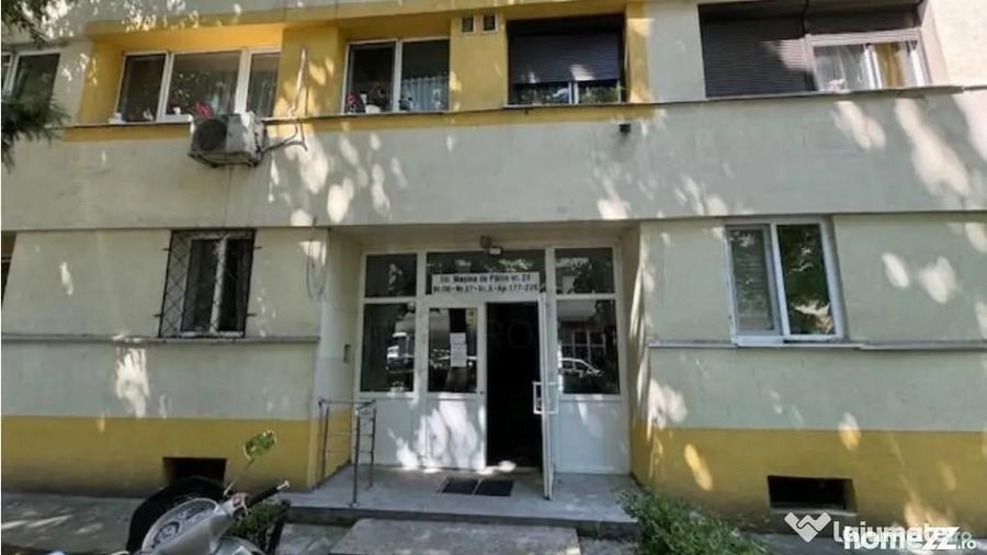 Apartament cu 3 camere semidecomandat în Colentina