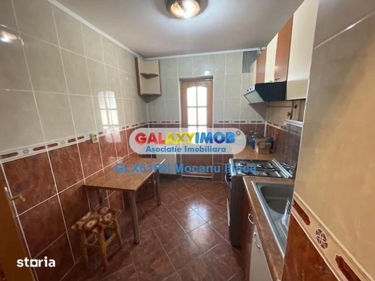 Apartament cu 3 camere decomandat în Peneș Curcanul