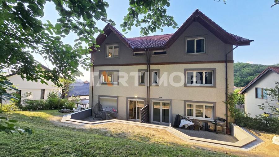 Casă individuală cu 5 camere cu Canalizare în Noua