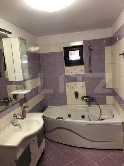 Casă individuală cu 7 camere cu Teren 7500 Mp în Exterior Vest
