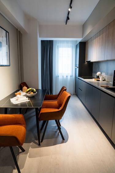 Apartament cu 3 camere decomandat în Exterior Vest