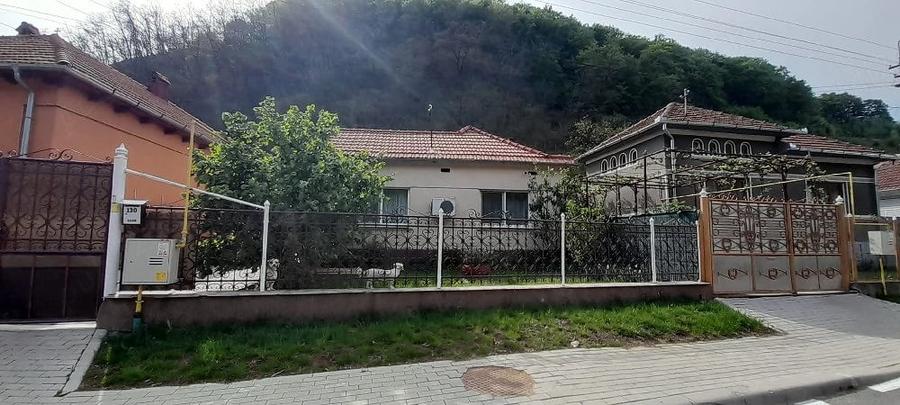 Casă cu Teren 400 Mp în Central
