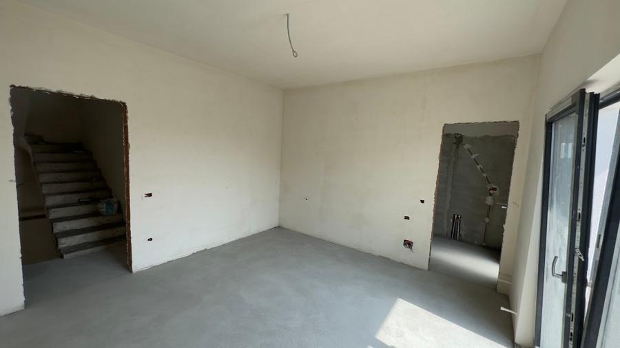 Duplex cu 5 camere cu Canalizare în Sud-Vest