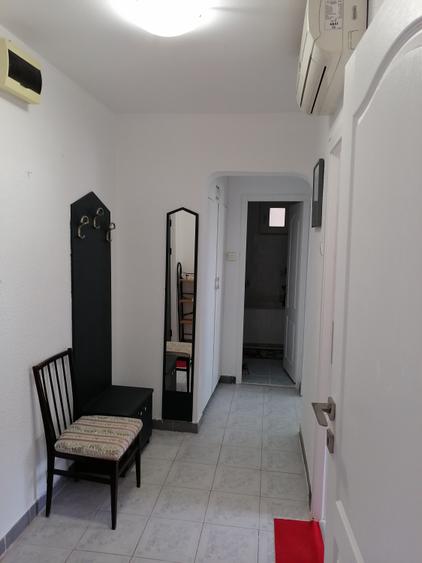 Apartament cu 2 camere decomandat în Micro 20