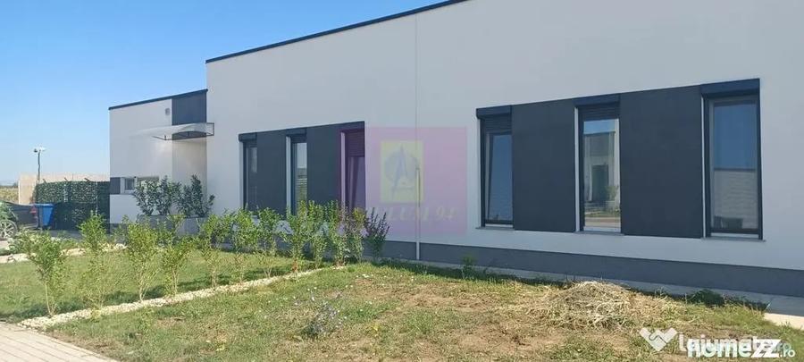 Casă cu 4 camere cu Teren 608 Mp în Săbăreni