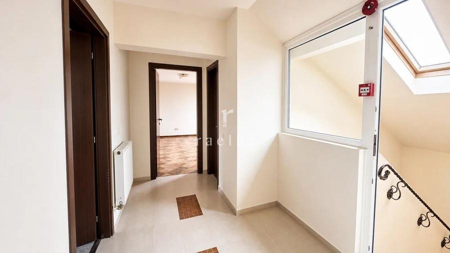 Casă cu 5 camere cu Teren 250 Mp în Tunari
