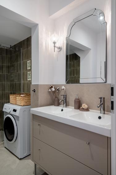 Apartament cu 3 camere semidecomandat în Calea Victoriei