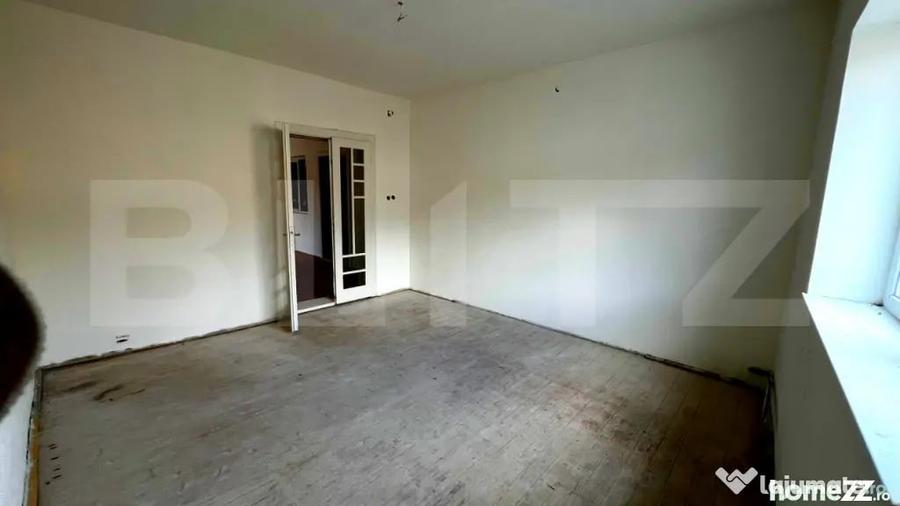 Casă cu 6 camere cu Teren 644 Mp în Central