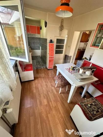 Casă cu 5 camere cu Teren 241 Mp în Semicentral