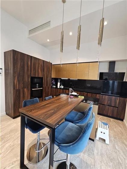 Apartament cu 6 camere decomandat, mobilat în Herăstrău