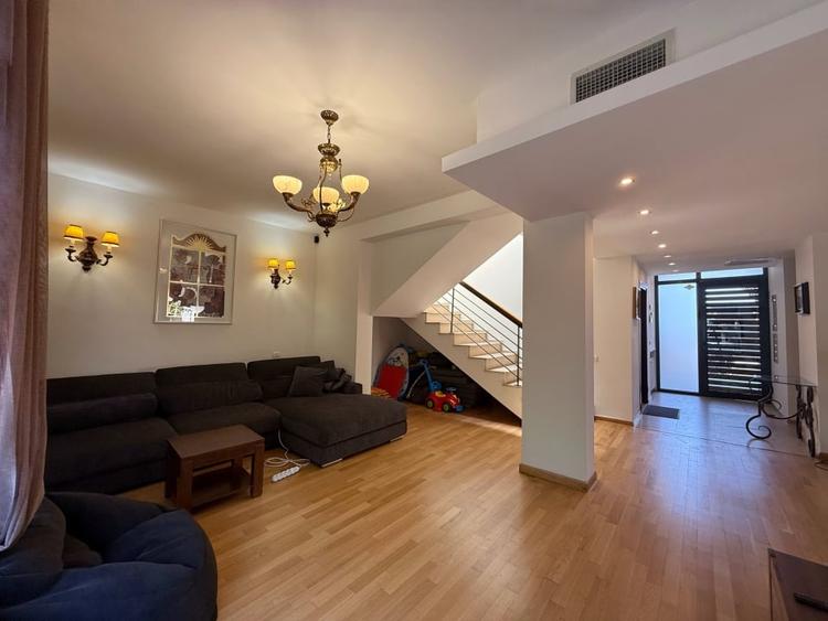 Duplex cu 4 camere cu Garaj în Pantelimon