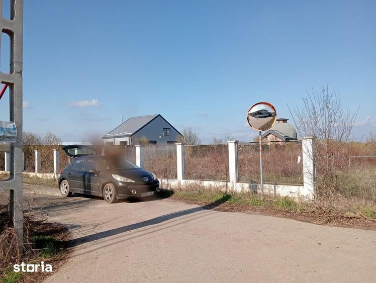 Teren de 4635 mp, în Crevedia