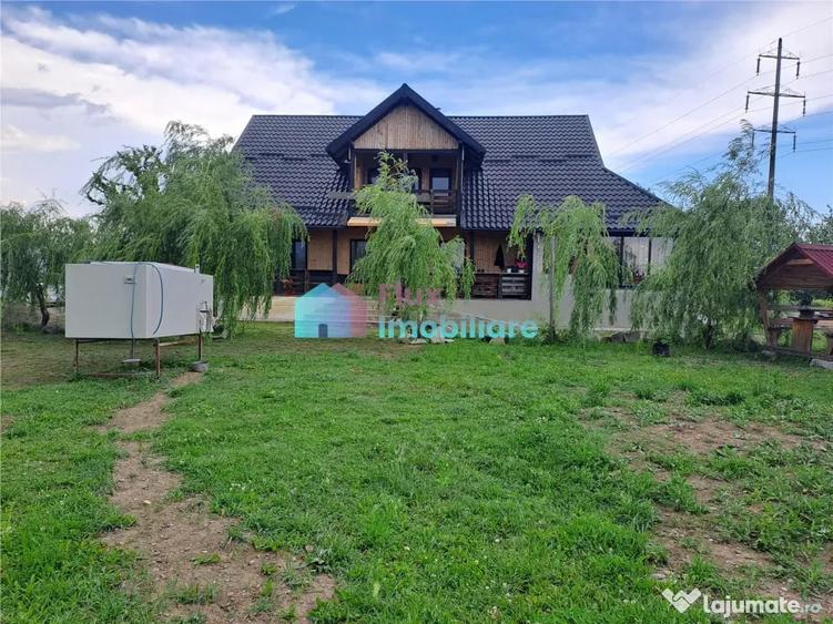 Casă cu 6 camere cu Teren 10000 Mp în Fântâna Mare