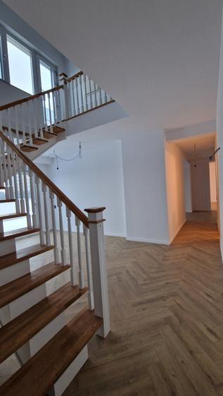 Apartament cu 10 camere decomandat în Mihai Bravu
