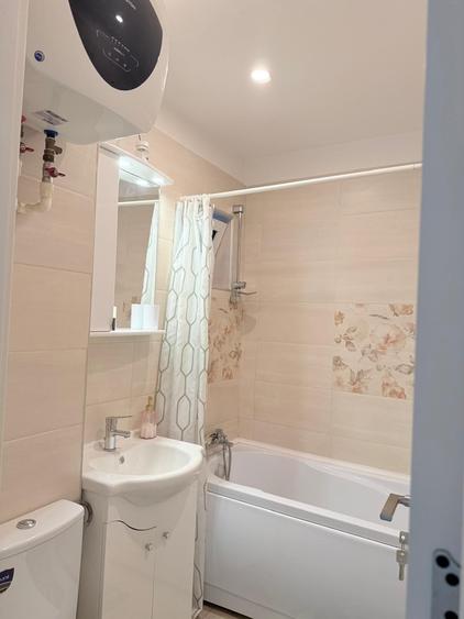 Apartament cu 3 camere semidecomandat, mobilat în Grivița