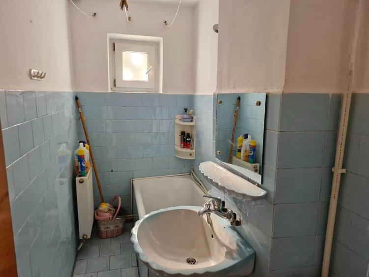 Apartament cu 3 camere semidecomandat în Olari