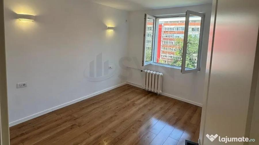 Apartament cu 3 camere decomandat în Ștefan cel Mare