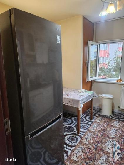 Apartament cu 3 camere decomandat în Drumul Sării