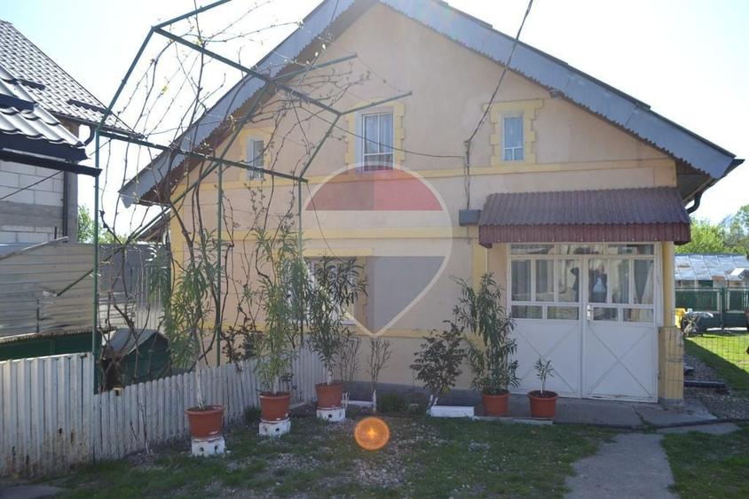 Casă cu 5 camere cu Teren 1842 Mp în Boboci