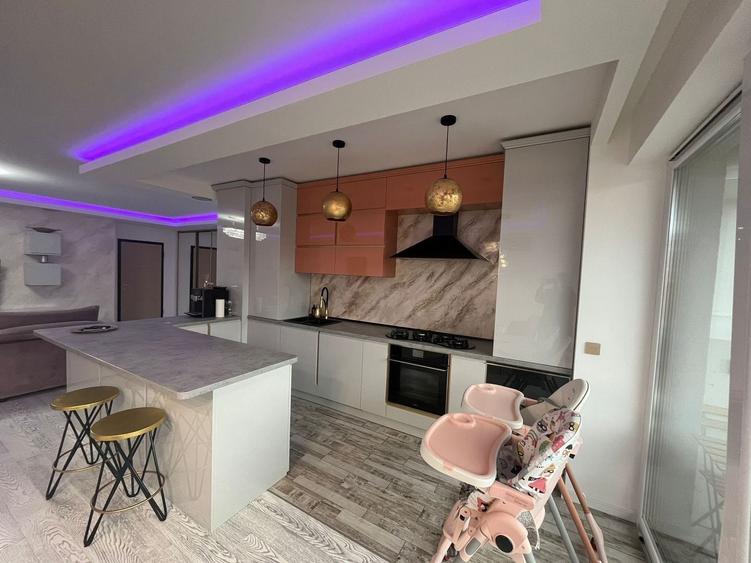 Apartament cu 3 camere decomandat în Ștefan cel Mare
