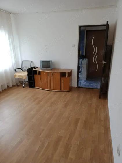 Apartament cu 3 camere decomandat în Micro 9