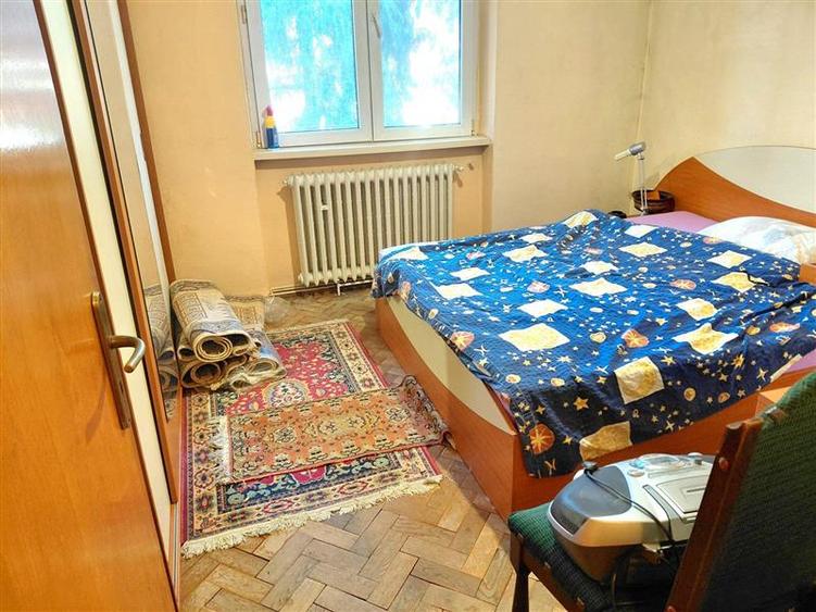 Apartament cu 3 camere decomandat în Săsar